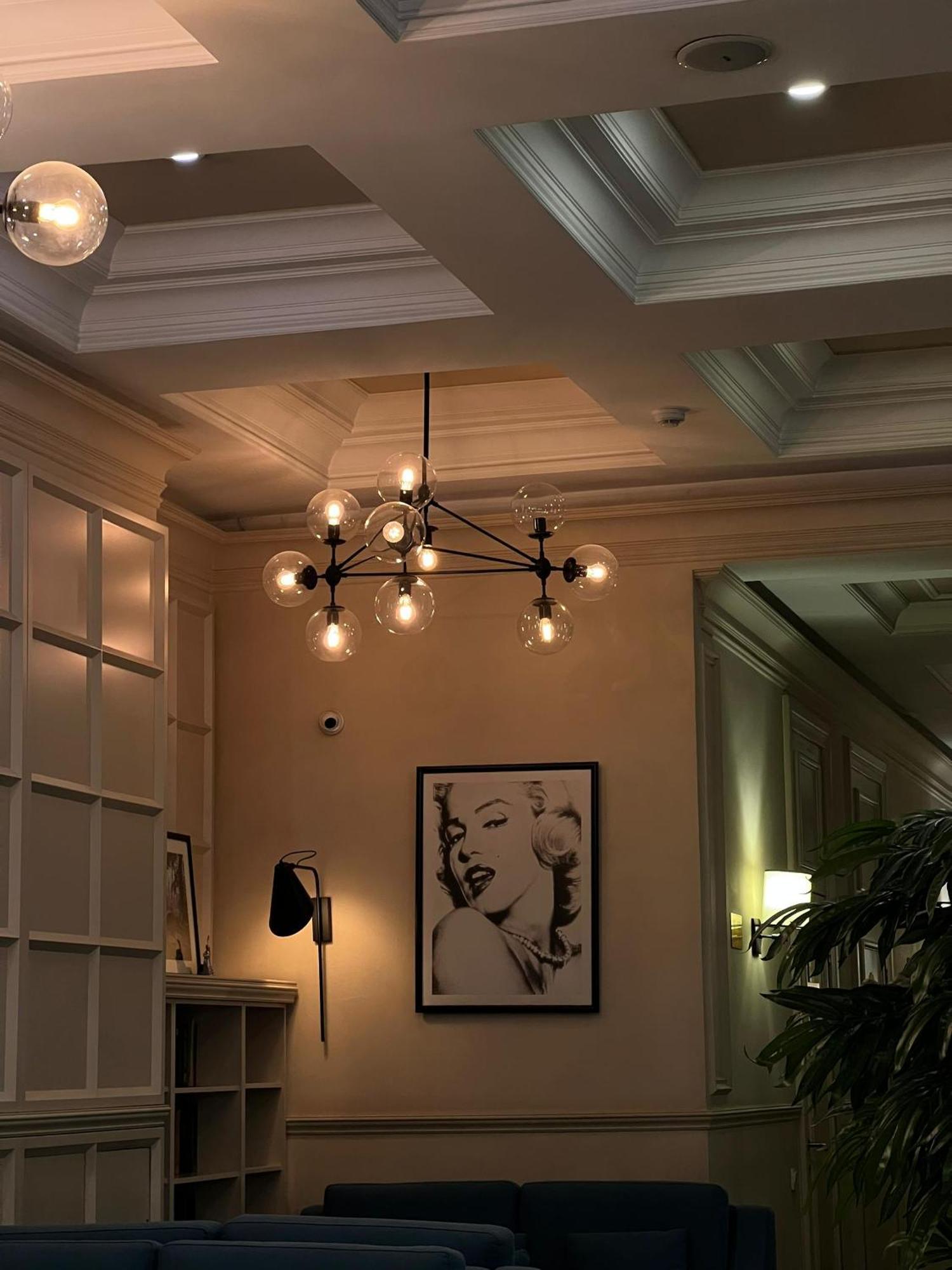 Madison Ave Hotel Bisjkek Eksteriør billede