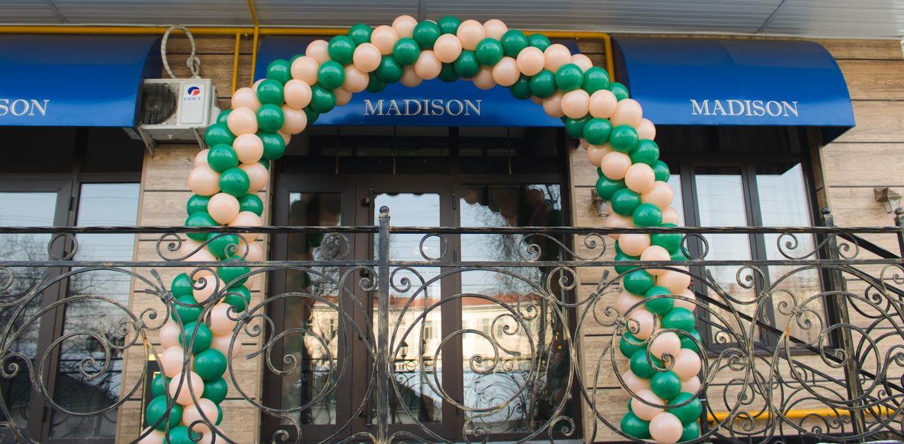 Madison Ave Hotel Bisjkek Eksteriør billede