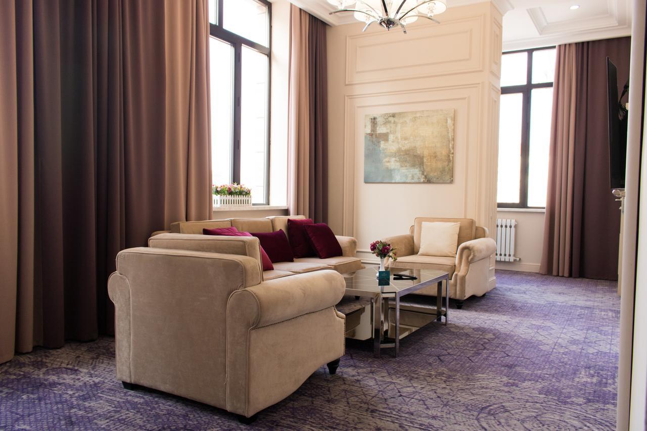 Madison Ave Hotel Bisjkek Eksteriør billede