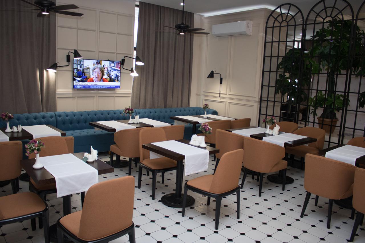 Madison Ave Hotel Bisjkek Eksteriør billede