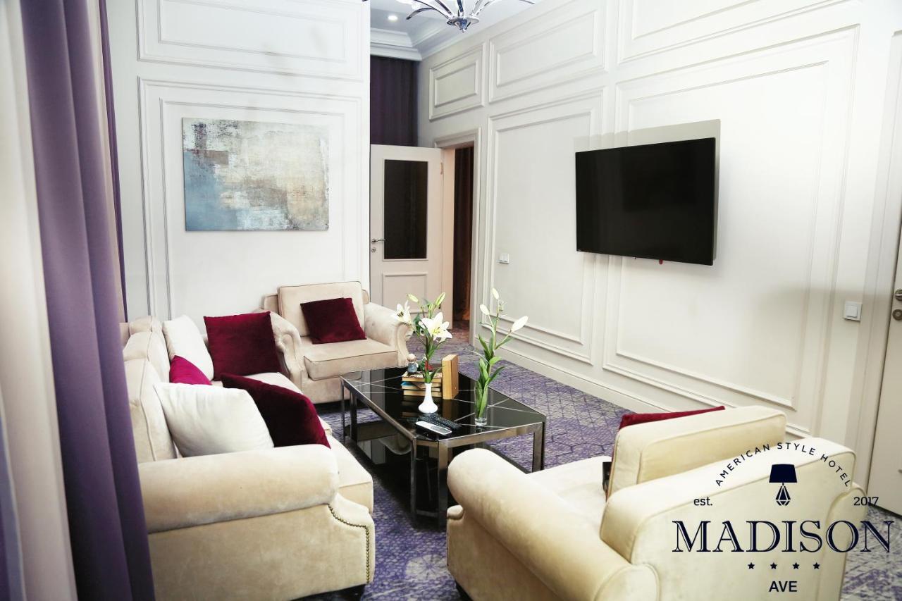 Madison Ave Hotel Bisjkek Eksteriør billede