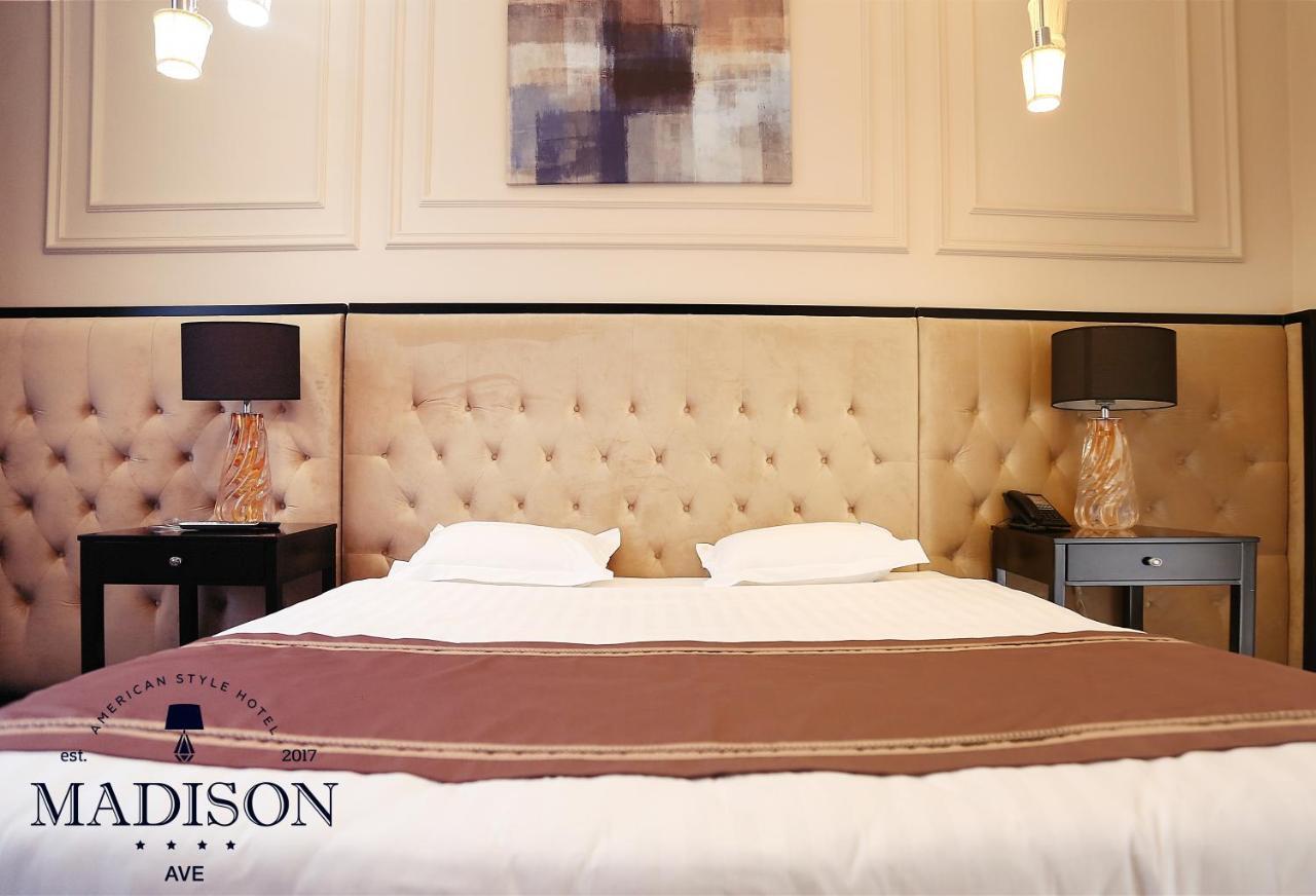 Madison Ave Hotel Bisjkek Eksteriør billede