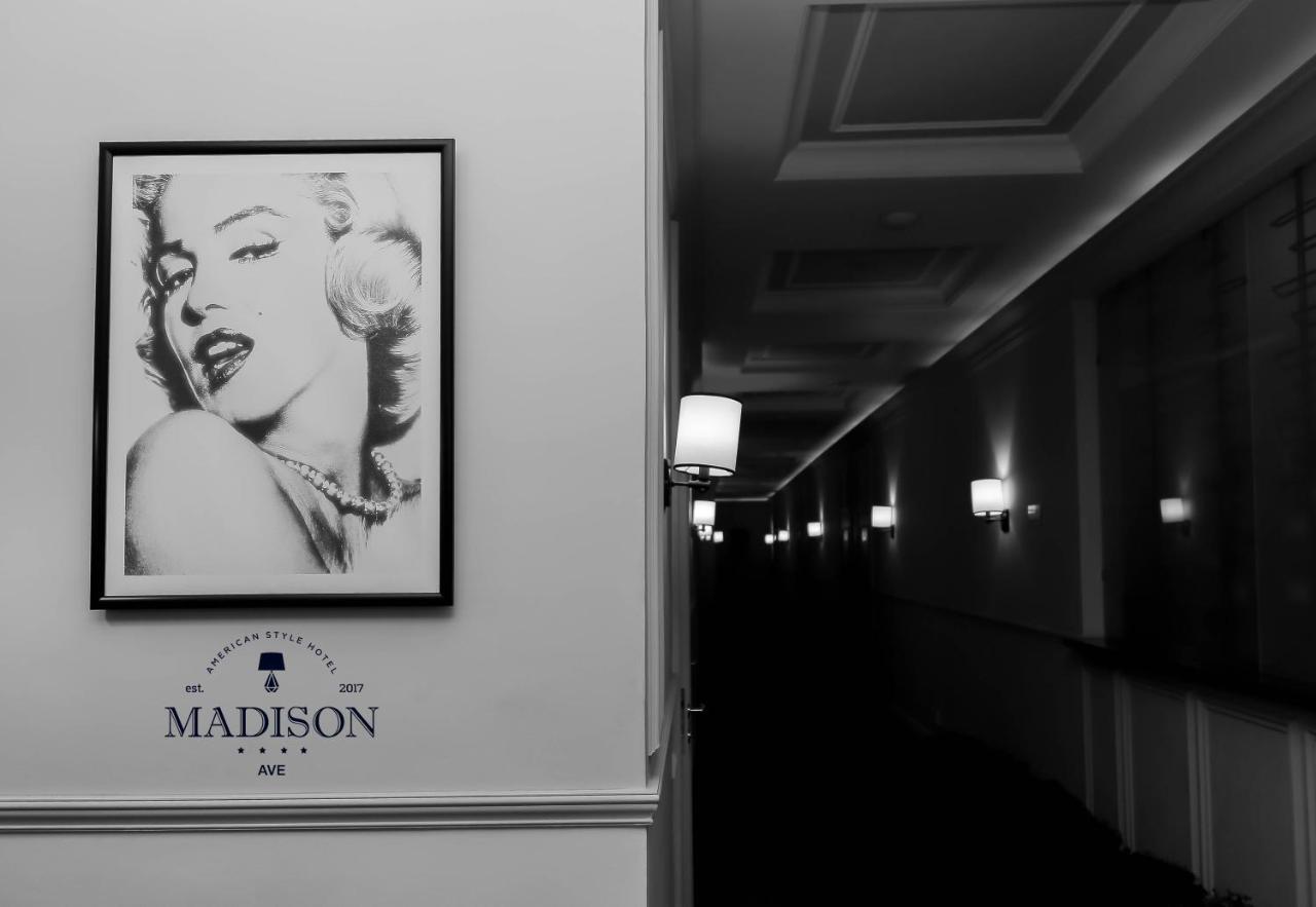 Madison Ave Hotel Bisjkek Eksteriør billede